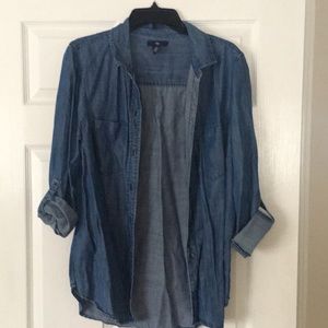 Gap Chambray shirt. Size Medium.
